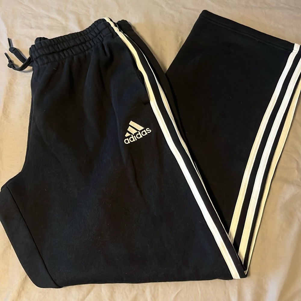 Adidas Men’s athletic wide leg sweatpants- MED